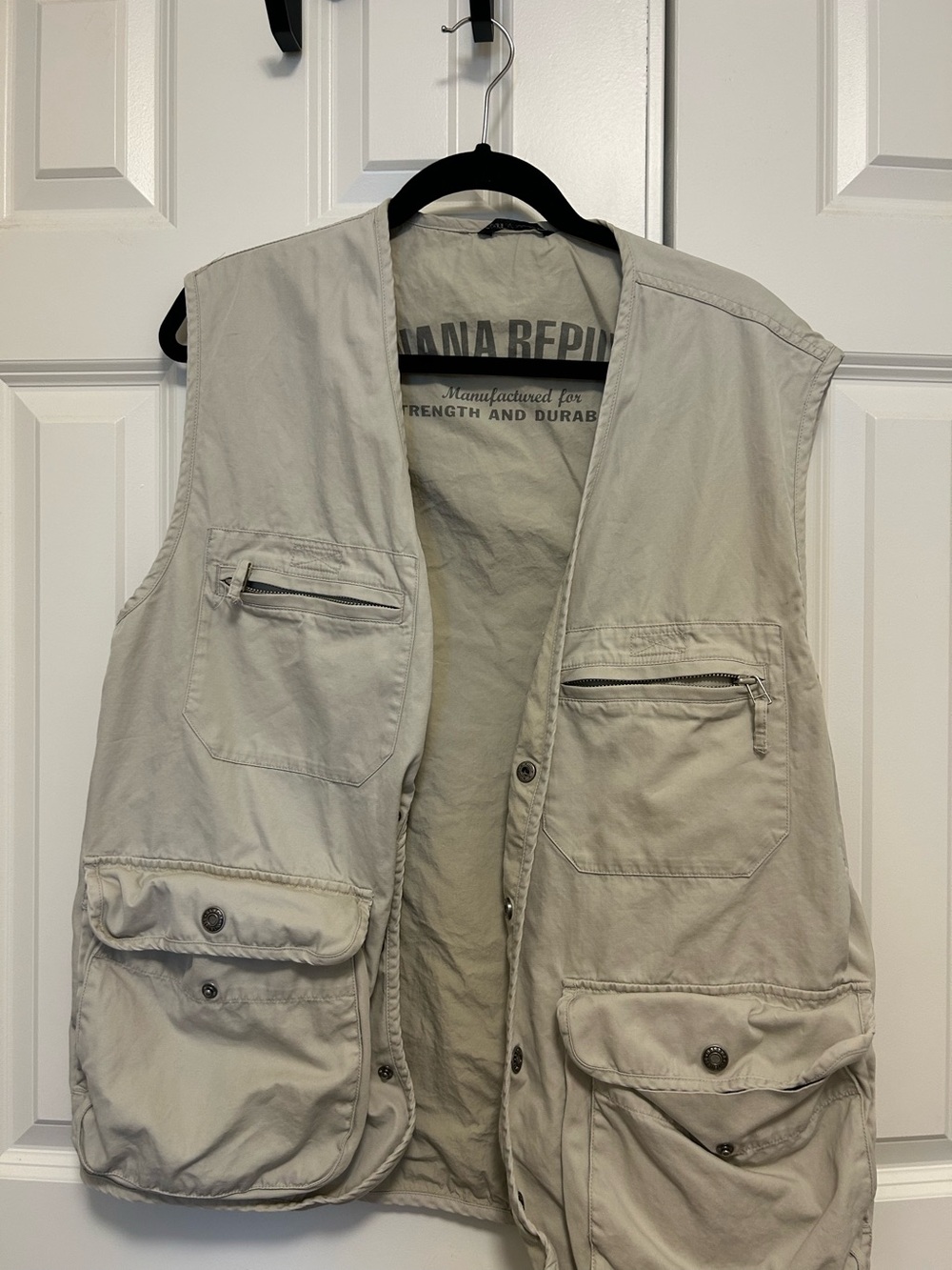 Banana Republic men fishing vest- size medium